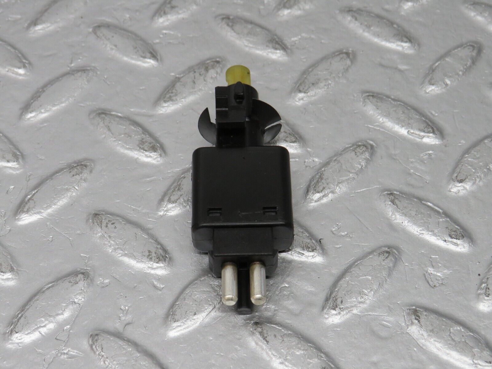 38846 Mercedes-Benz W201 190E 2.6L Brake Light Switch 0005457709