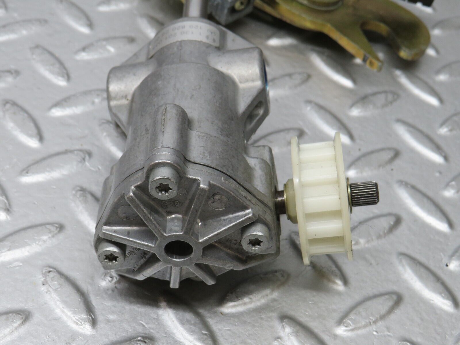 36823 Mercedes-Benz R129 300SL-24 Front Right Seat Recline Mechanism 1298202607 1136201033 1299101261