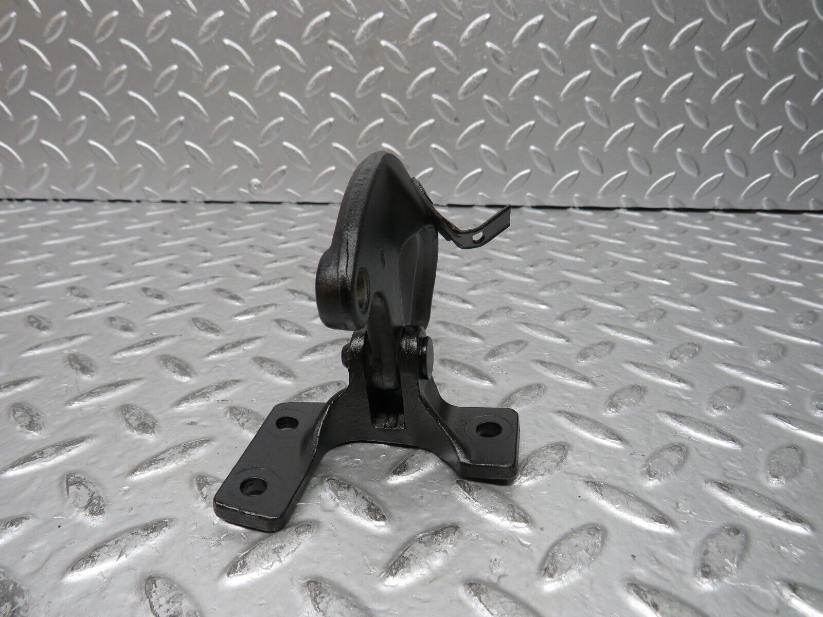 28400 Mercedes-Benz S123 240D Wagon Tailgate Hinge Right 1237400137