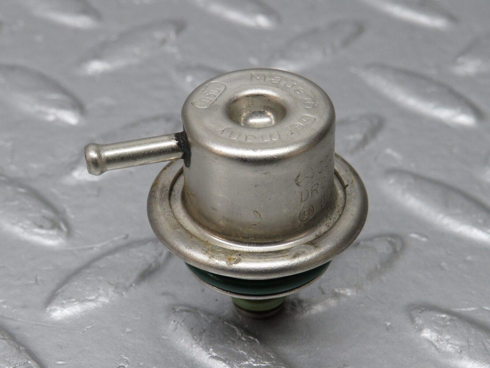 38567 Mercedes-Benz R129 280SL Coupe Fuel Pressure Regulator Bosch 0000781489