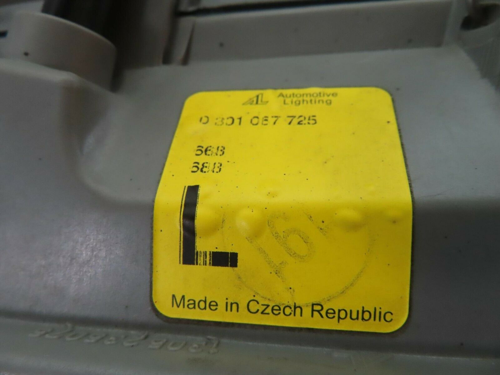 10506 Mercedes-Benz W201 190E Headlight Bosch Left Side 0301067725