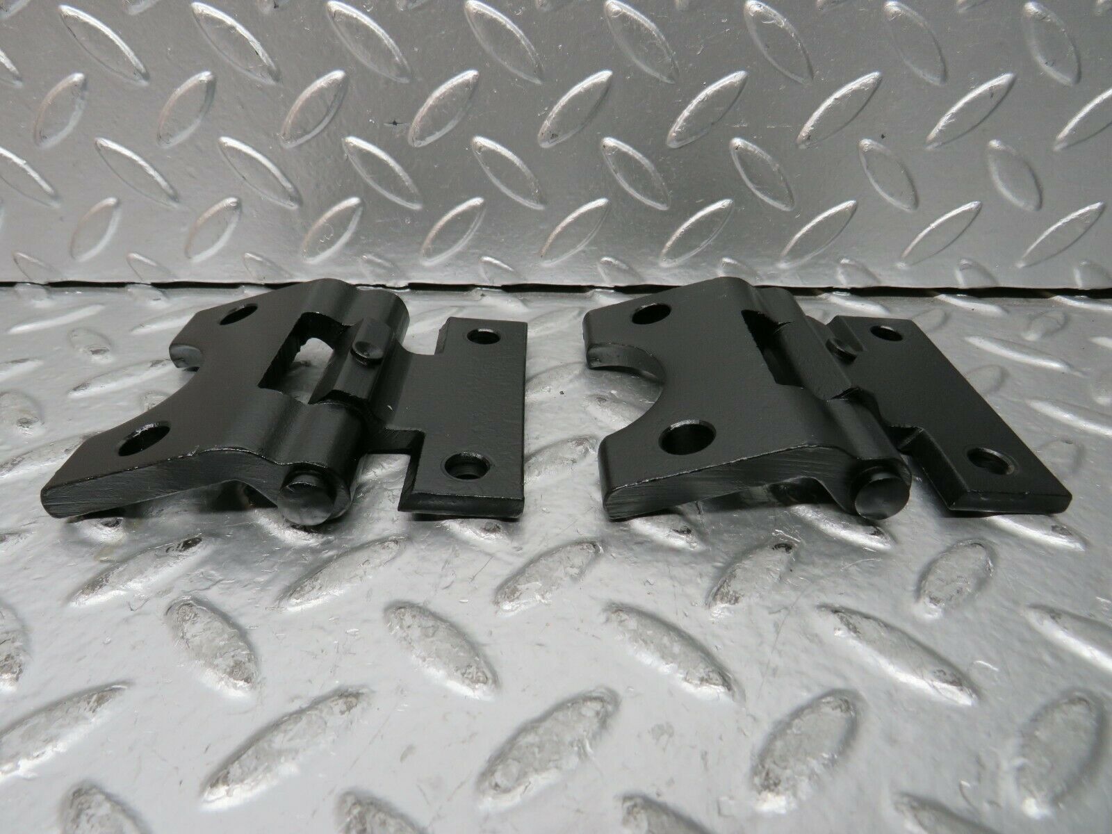 23377 Mercedes-Benz W116 350SE Left Door Hinges Pair