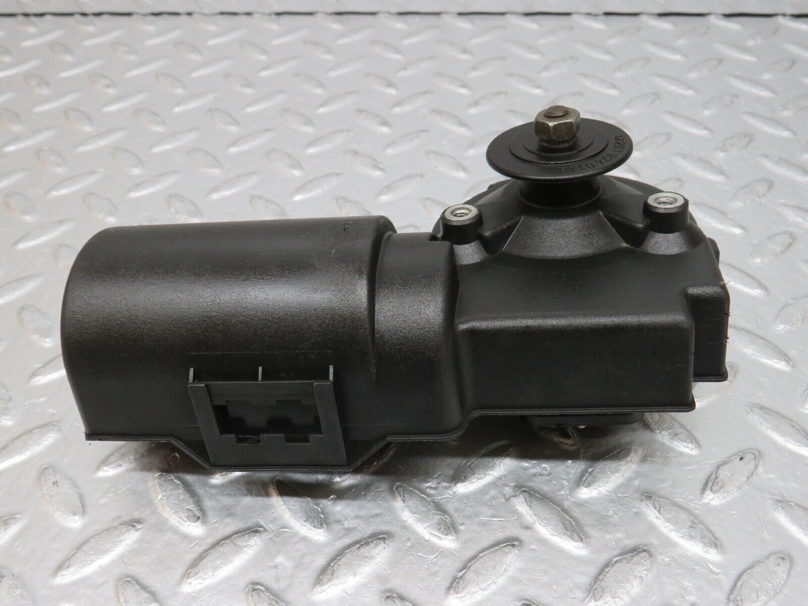 32431 Mercedes-Benz S124 300TE Wagon Wiper Motor 2018240149