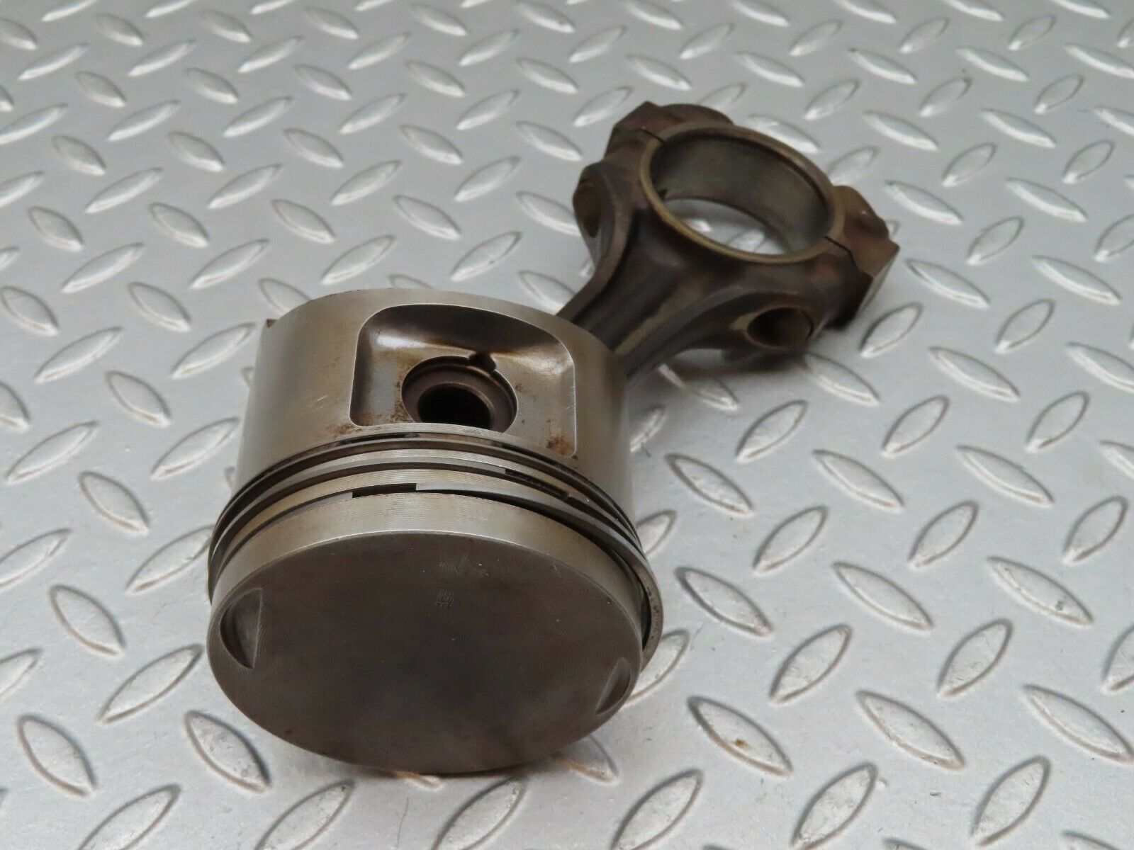 3950 Mercedes-Benz S123 200T Wagon Piston With Connecting Rod 88.985 mm