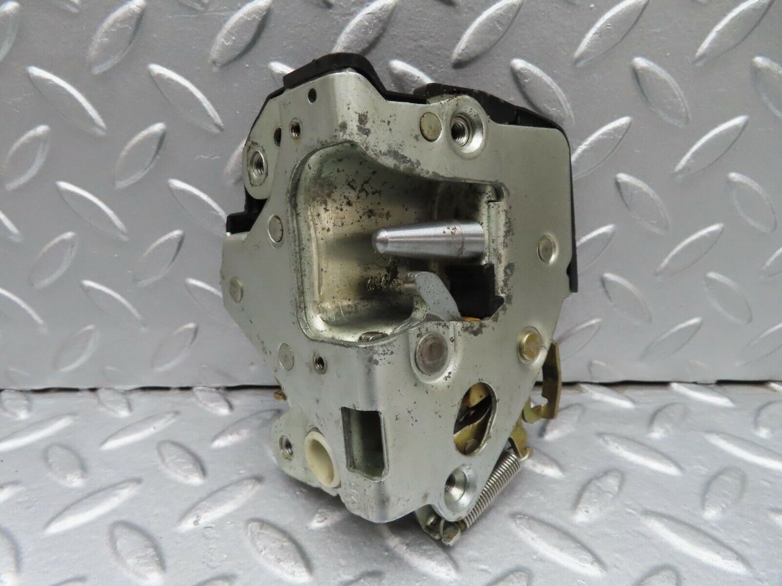 16050 Mercedes-Benz W123 280E Front Right Door Lock Mechanism 1237230208