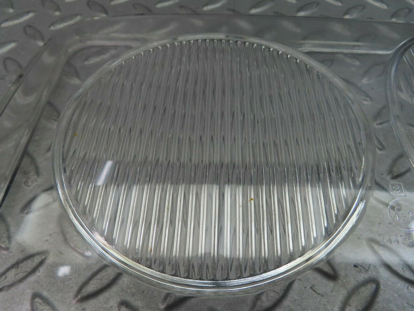 8471 Mercedes-Benz W123 Headlight Lens Hella Left
