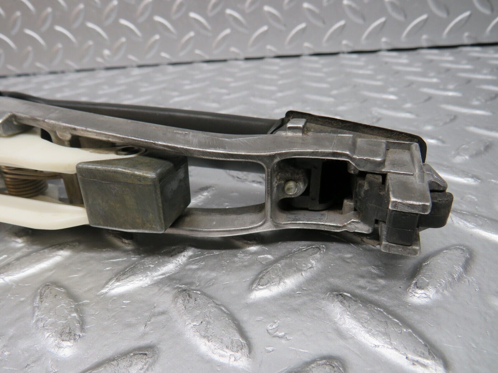 31373 Mercedes-Benz S124 220TE Rear Left Exterior Door Handle