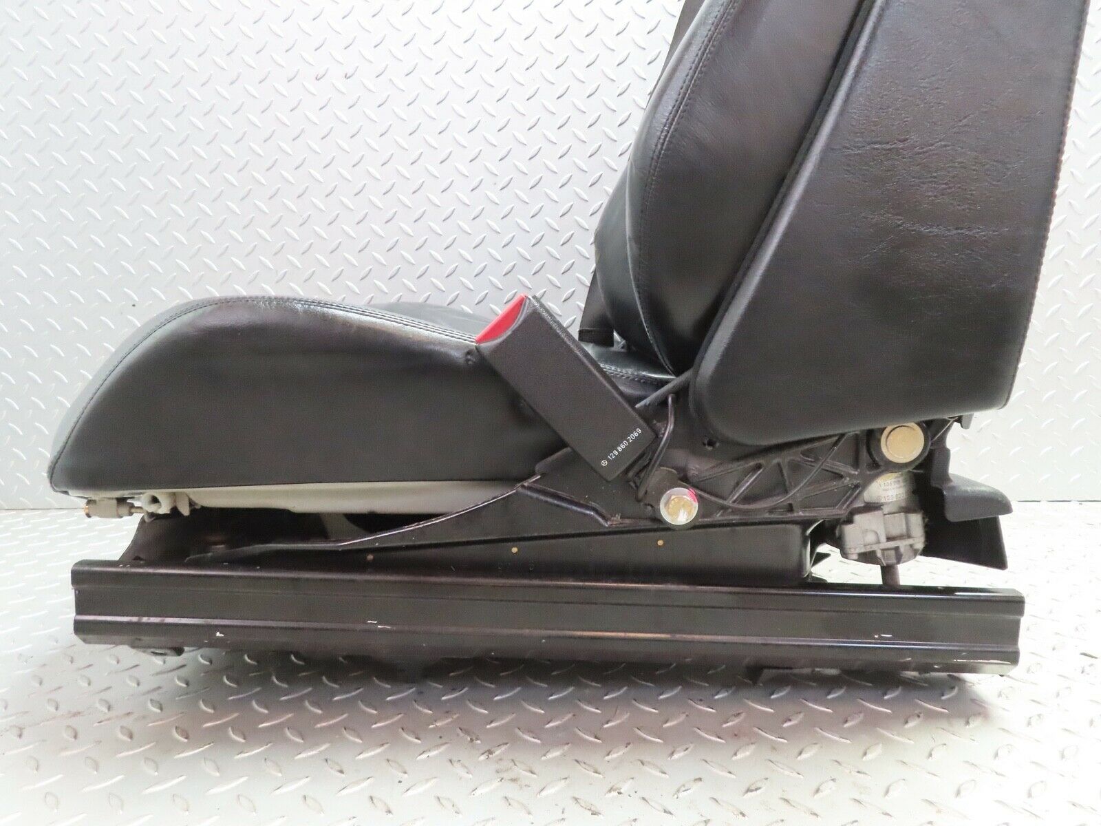 17184 Mercedes-Benz R129 300SL Coupe Electric Front Right Seat Black Leather