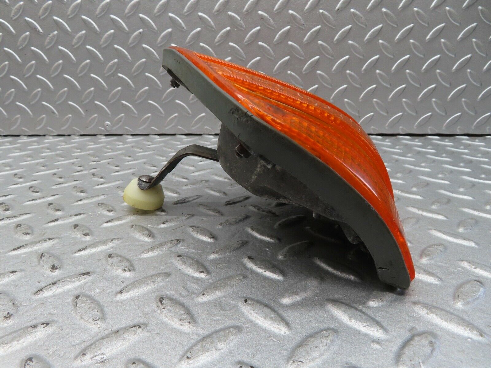 17589 Mercedes-Benz W116 450SEL Front Right Indicator Bosch 1305233002