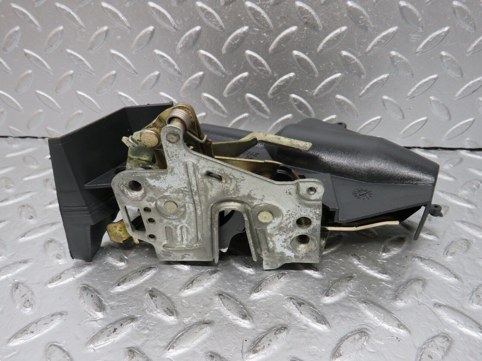 33407 Mercedes-Benz W202 C180 Rear Right Door Lock Mechanism 2027300635