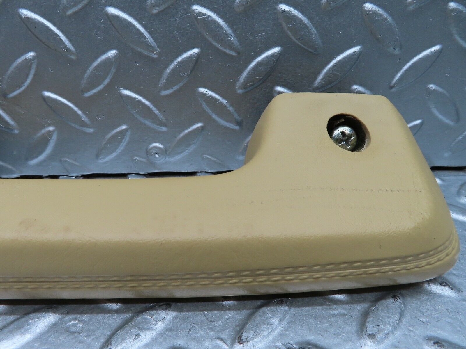 21028 Mercedes-Benz W123 230E Interior Door Handle Right Side Beige 1239702001