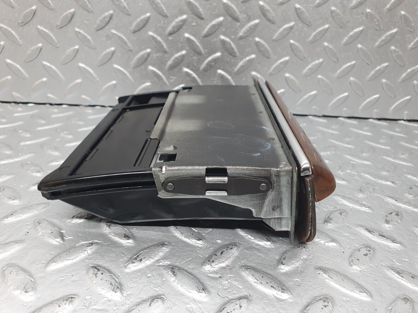 40975 Mercedes-Benz W126 300SE Centre Console Ashtray Wood Finish