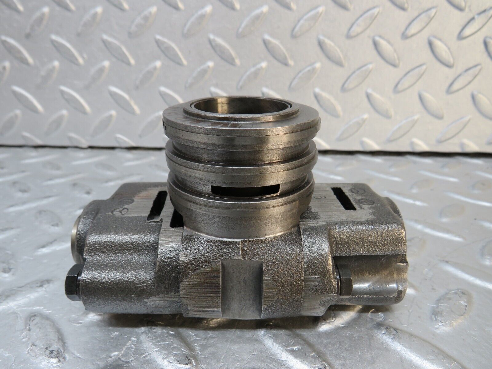 37683 Mercedes-Benz W109 300SEL Automatic Gearbox Governor 1152701574