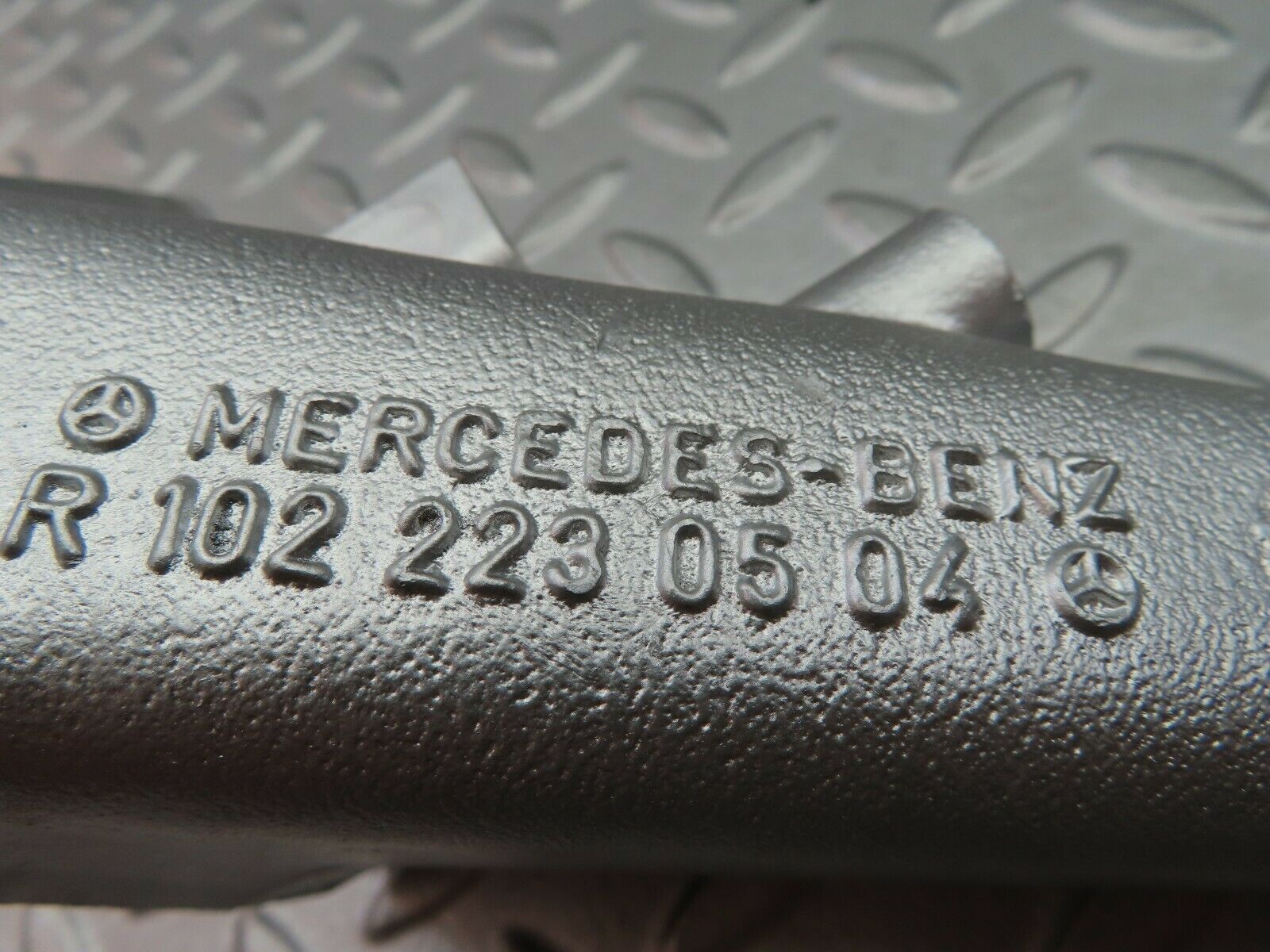 5952 Mercedes-Benz W123 200 Engine Mount Bracket Left Side 1022230504