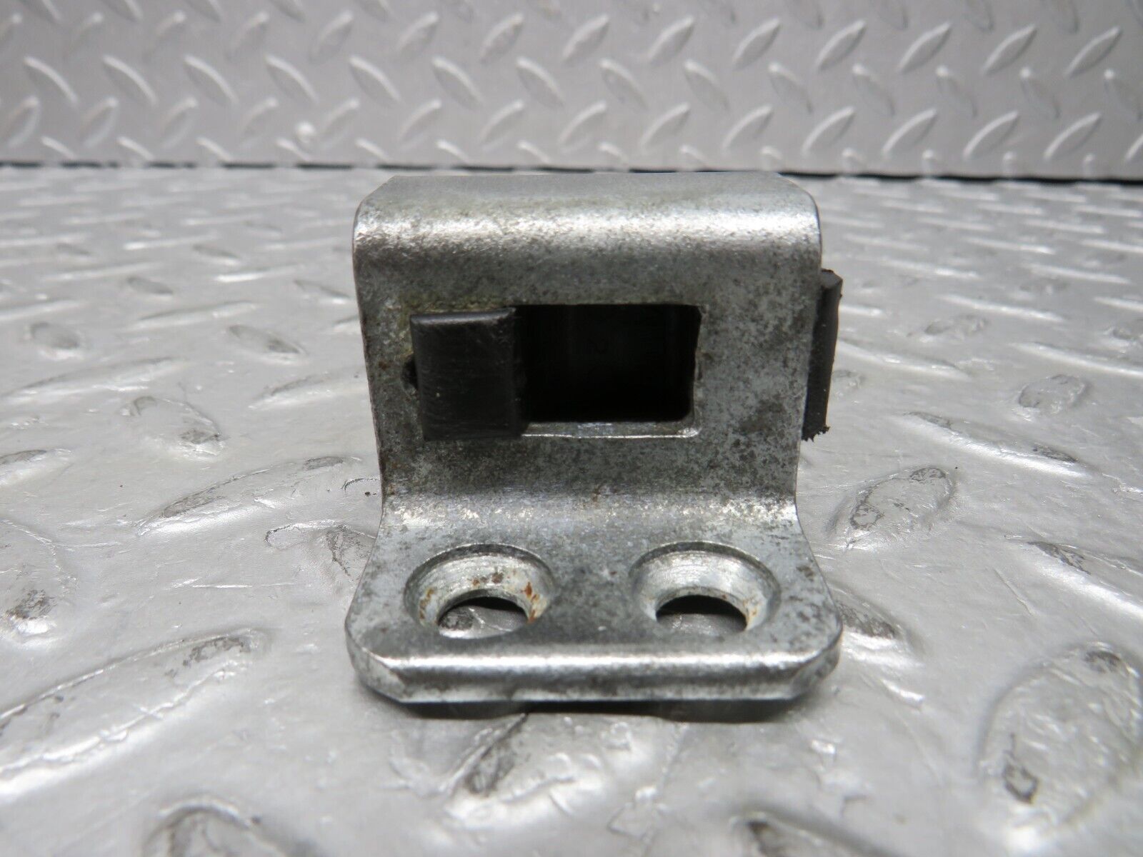 37093 Mercedes-Benz C126 420SEC Coupe Door Lock Latch Left