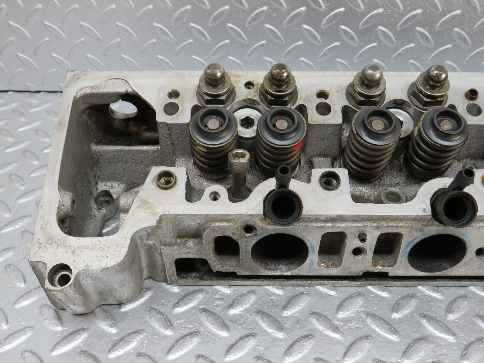 34540 Mercedes-Benz C126 380SEC Coupe Cylinder Head Left Side 1160163301