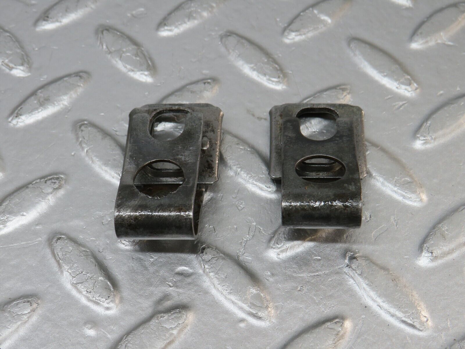 34481 Mercedes-Benz C126 380SEC Coupe Fuel Injector Bracket