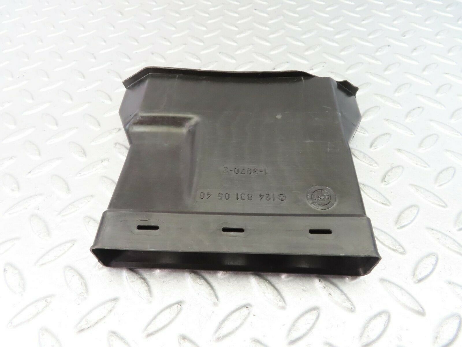 9315 Mercedes-Benz C124 300CE Coupe Ventilation Air Duct Left 1248310546
