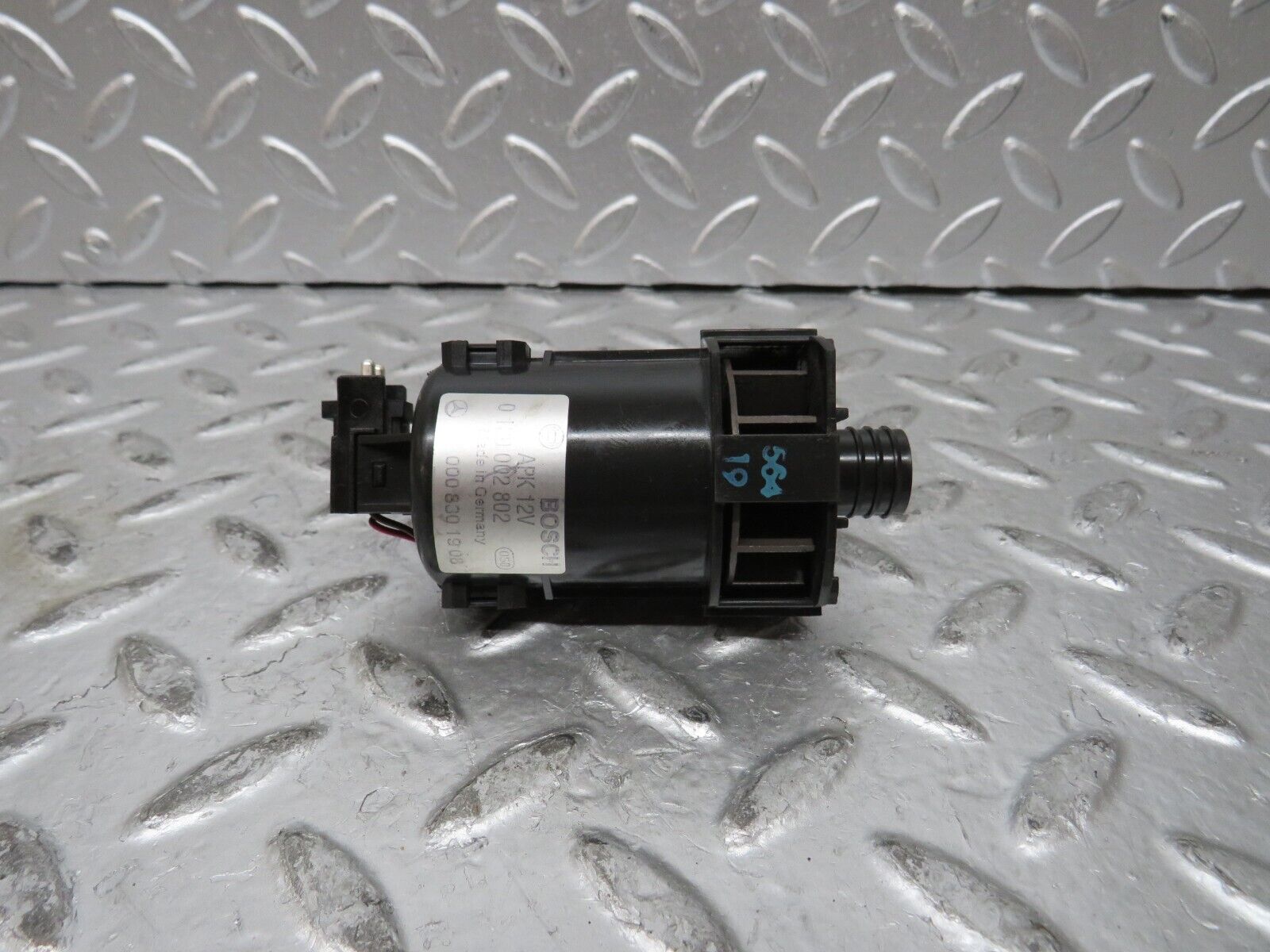 27581 Mercedes-Benz S124 300TE Wagon Temperature Sensor Bosch 0130002802