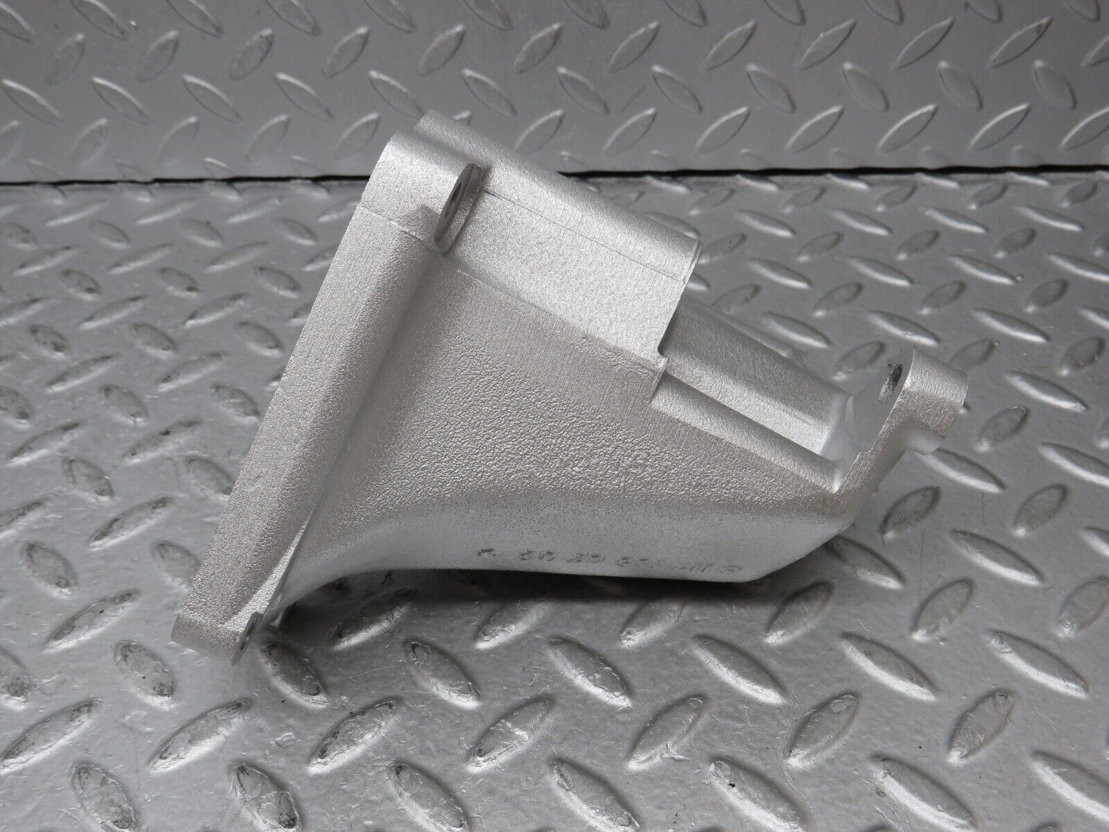 36355 Mercedes-Benz W126 420SE Alternator Generator Bracket 1171550735