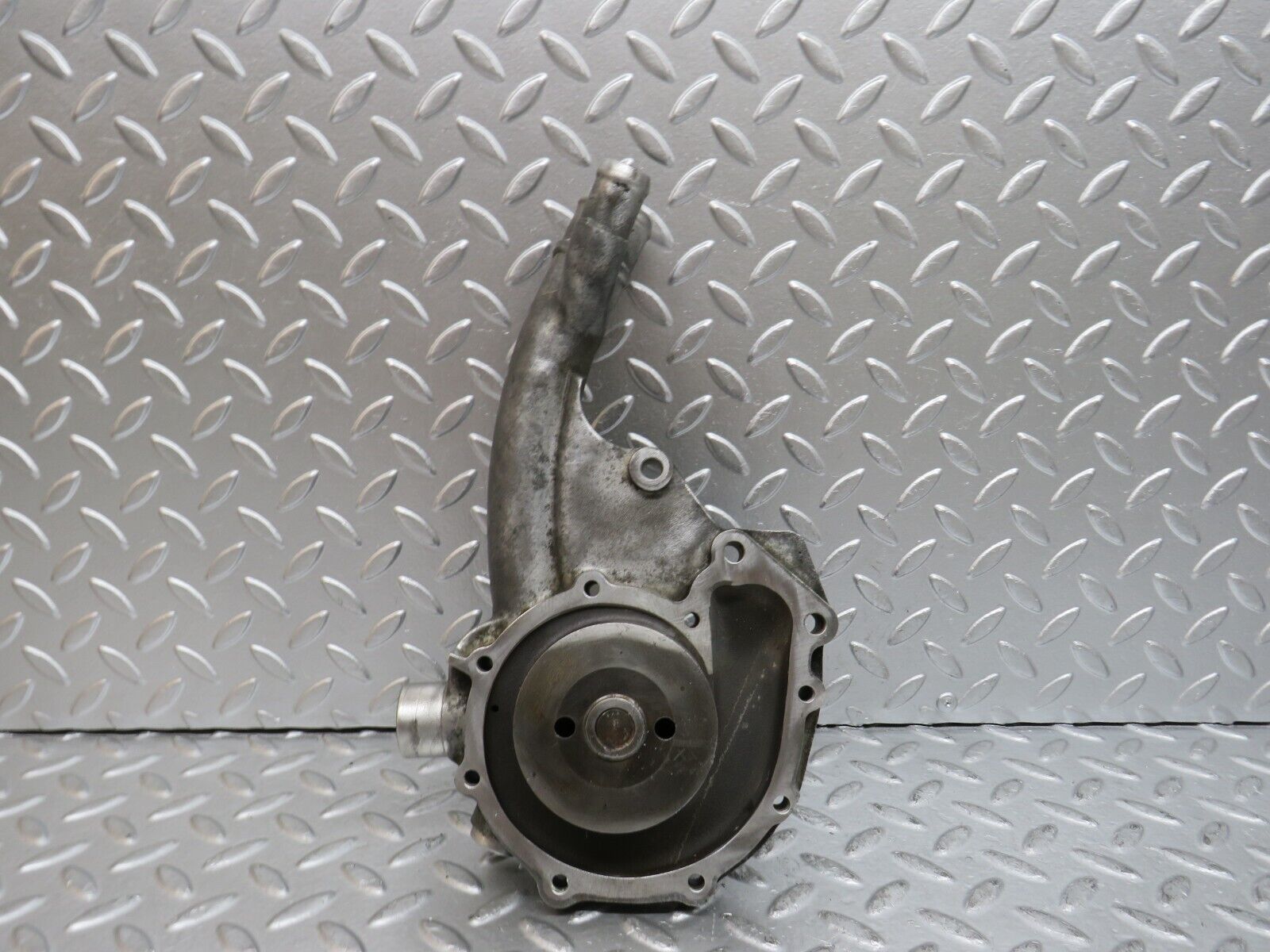 29508 Mercedes-Benz W124 230E Water Pump 1022011701