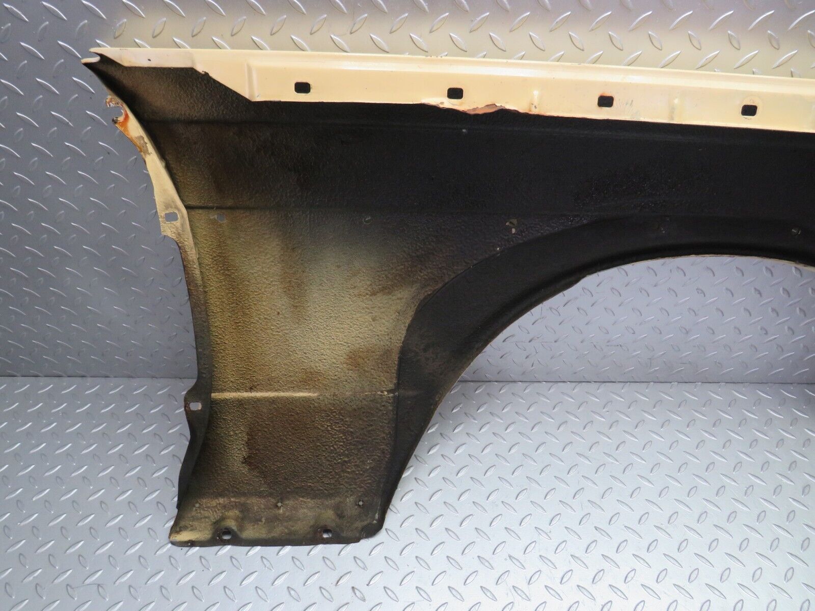 28716 Mercedes-Benz W123 230E Front Left Wing Fender