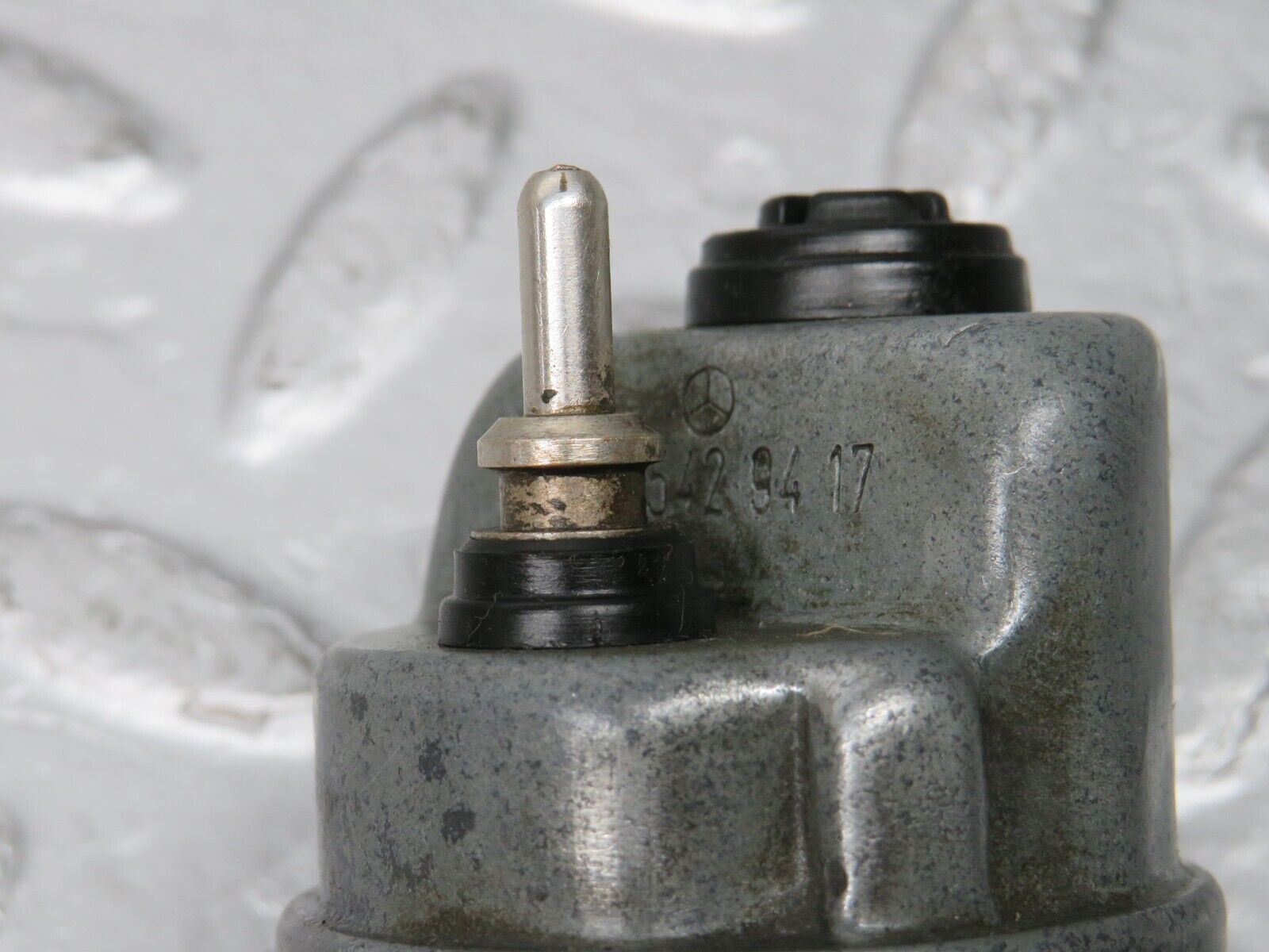 32702 Mercedes-Benz S124 300TE Wagon Oil Pressure Sensor 0065429417