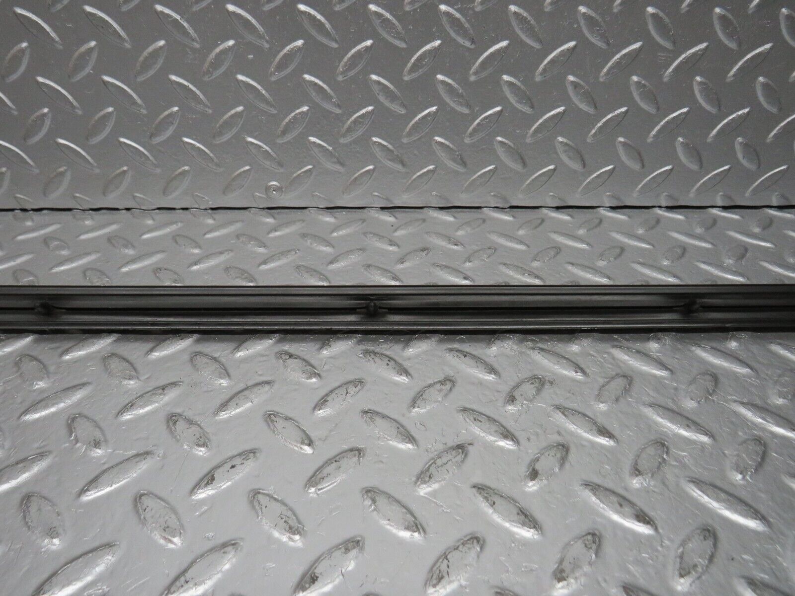 31098 Mercedes-Benz W123 200D Front Right Door Centre Moulding Trim