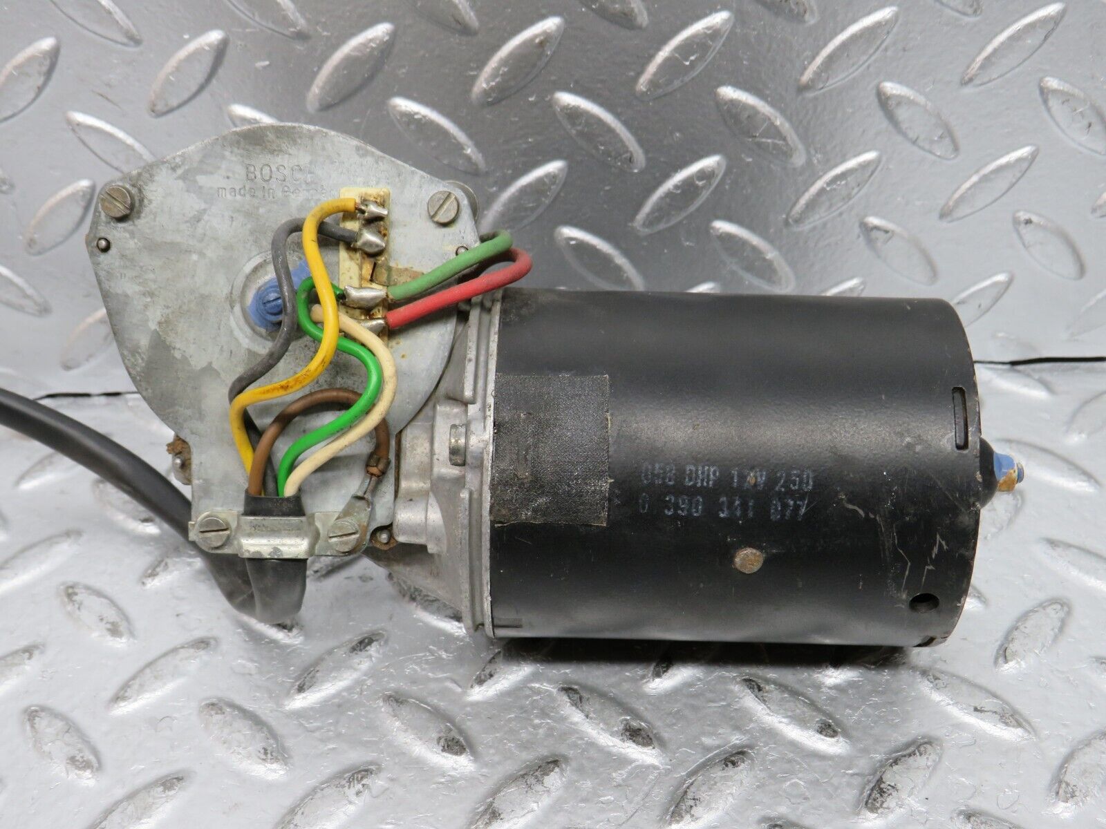 29889 Mercedes-Benz W123 230E Wiper Motor Bosch 0390341077