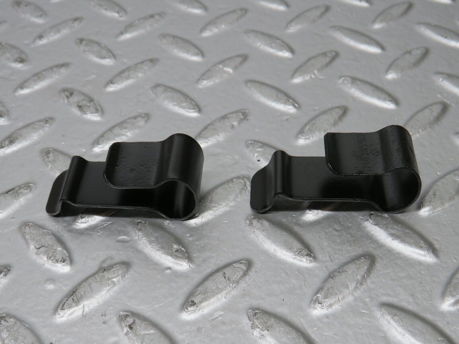 32199 Mercedes-Benz W123 230E Radiator Fan Shroud Cover Holder Set 1265040146