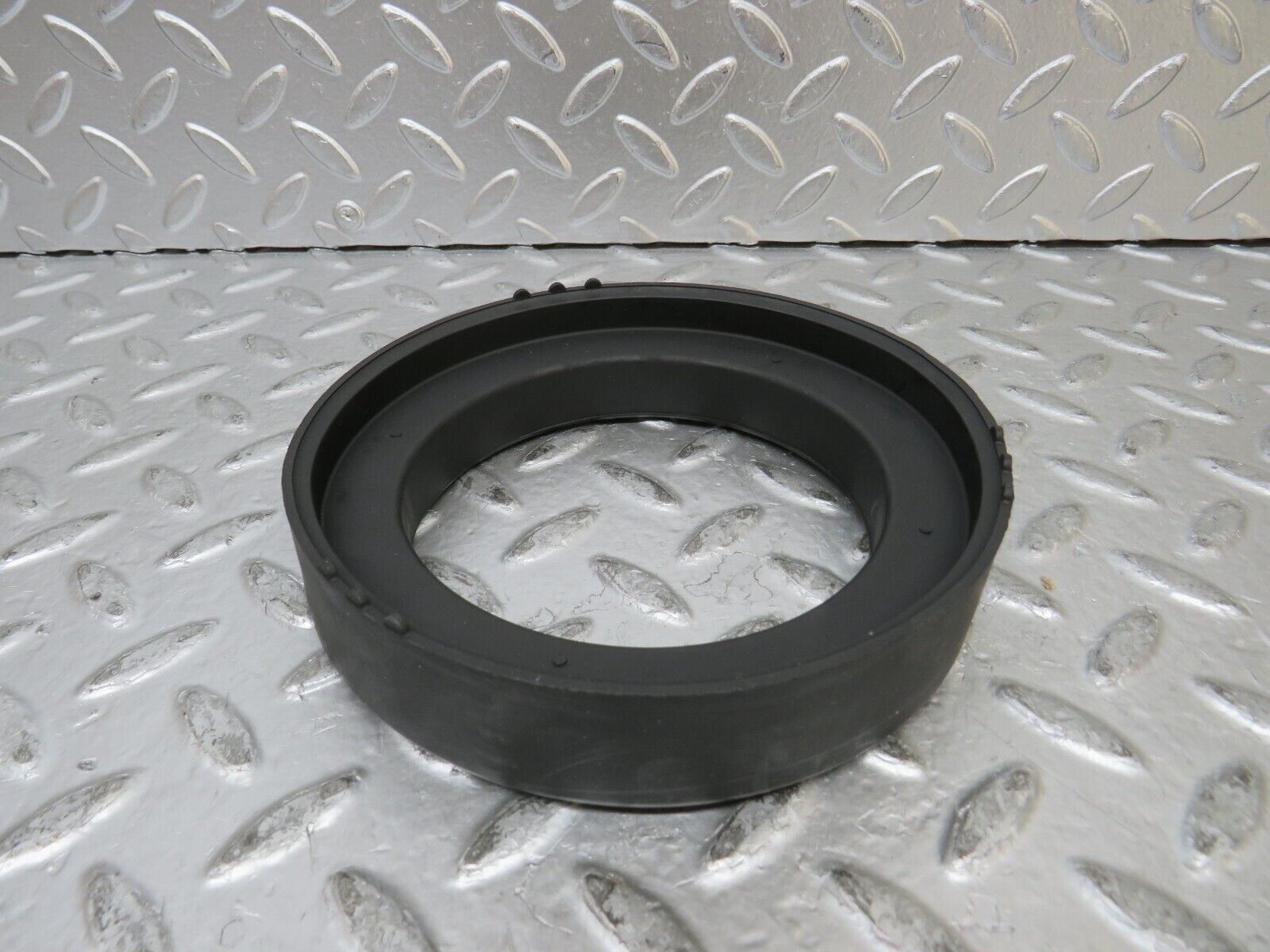 27088 Mercedes-Benz W123 280E Coil Spring Rubber Mounting New