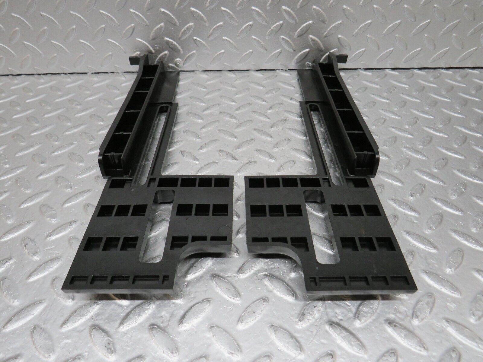 34808 Mercedes-Benz W210 320E Front Bumper Bracket Pair 2108850295 2108850195