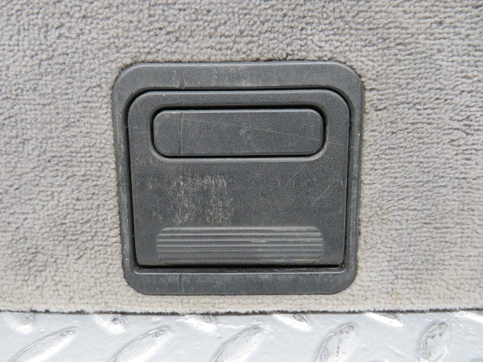 31500 Mercedes-Benz S124 220TE Wagon Third Seat Bench 1249300194