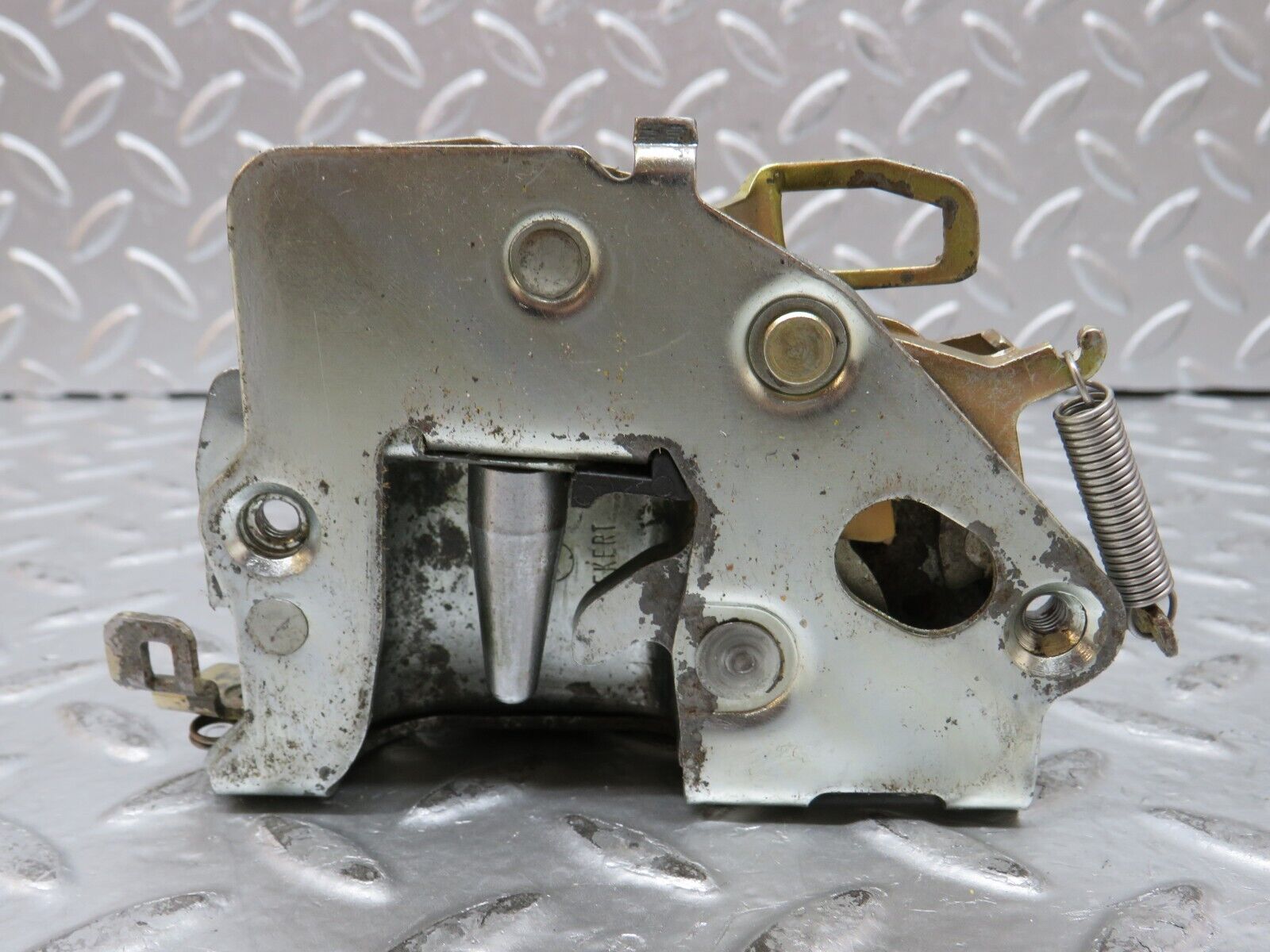 27014 Mercedes-Benz W123 240D Rear Right Door Lock Mechanism