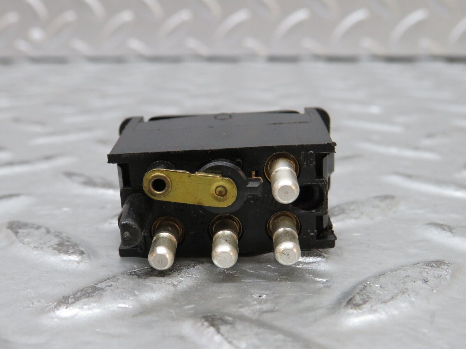 28491 Mercedes-Benz S123 240D Wagon Rear Heated Window Switch 0008206110