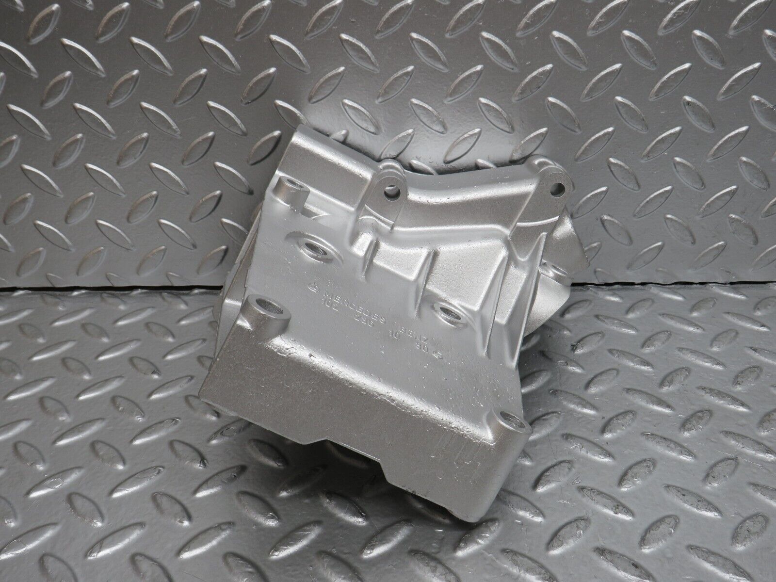 29419 Mercedes-Benz W124 230E Power Steering Pump Bracket 1022361030