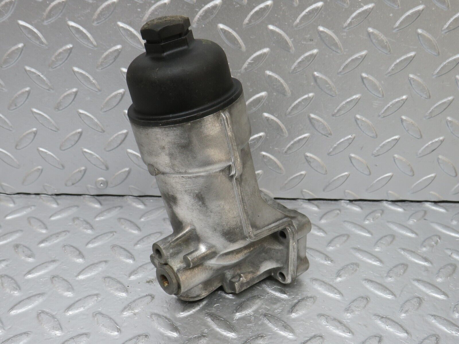 33151 Mercedes-Benz W169 180CDI Oil Filter Housing 6401800510