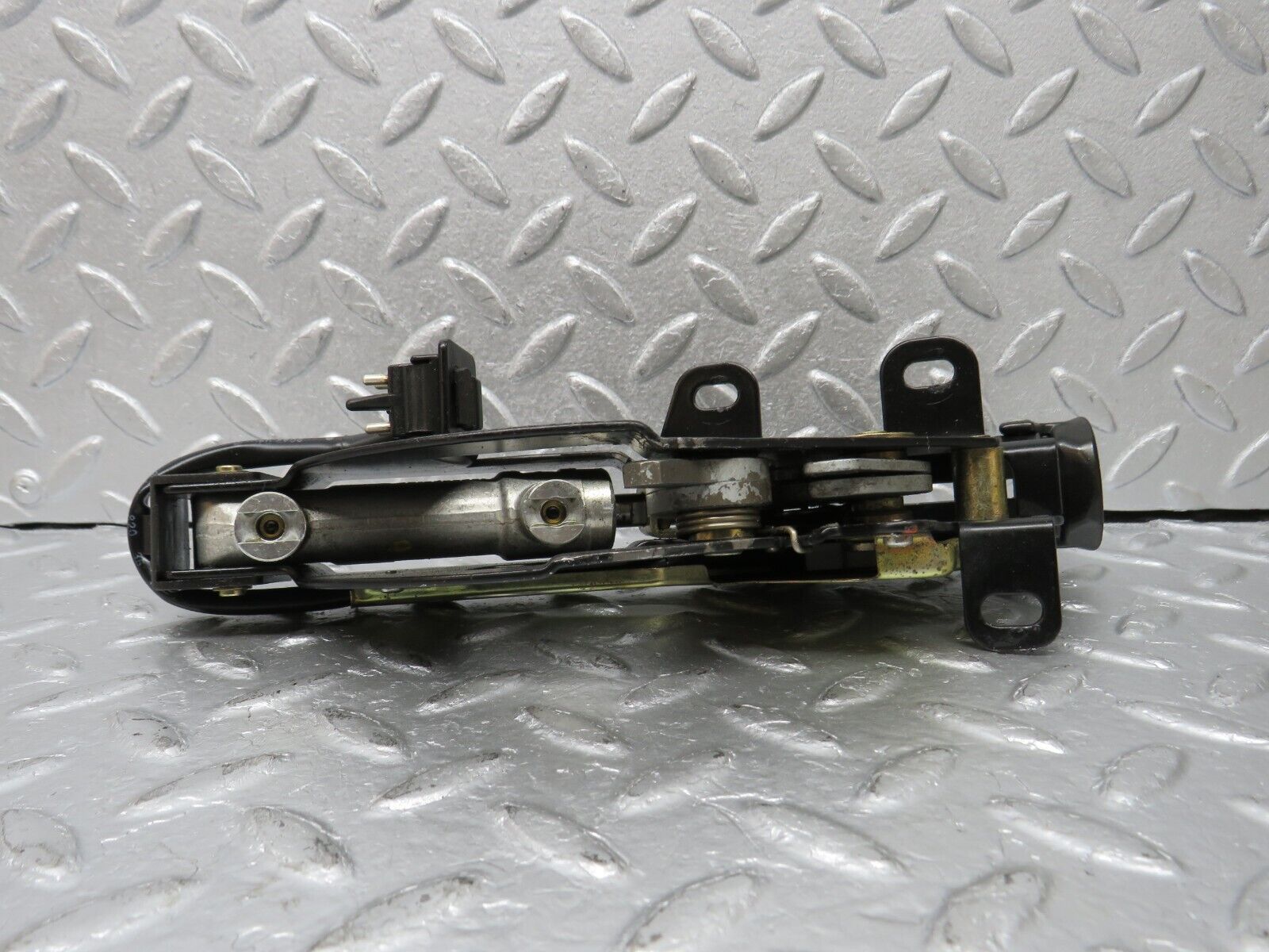 39614 Mercedes-Benz R129 320SL Coupe Rear Left Roof Lock Mechanism 1298001174