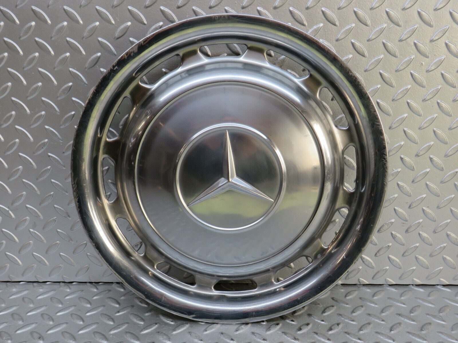 28410 Mercedes-Benz S123 240D Wagon Wheel Trim Hub Cap 14"