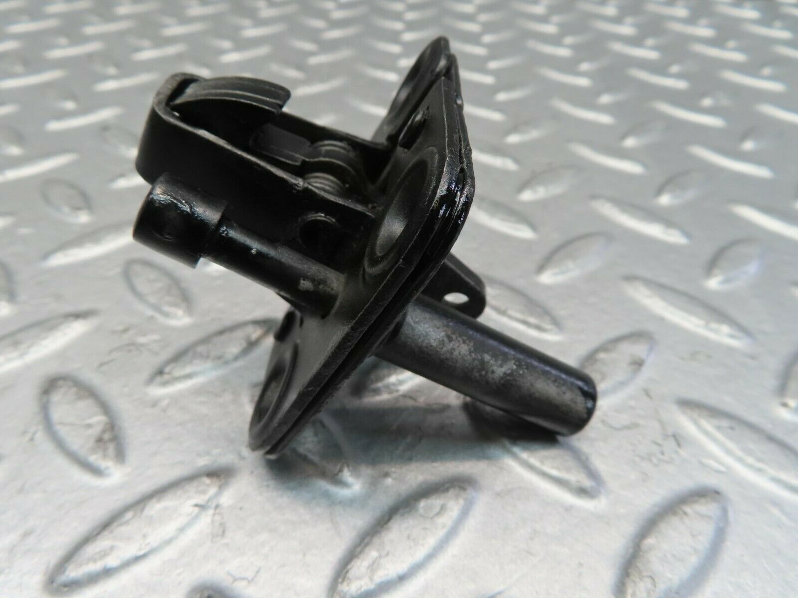 11556 Mercedes-Benz C123 230CE Coupe Bonnet Lock Catch