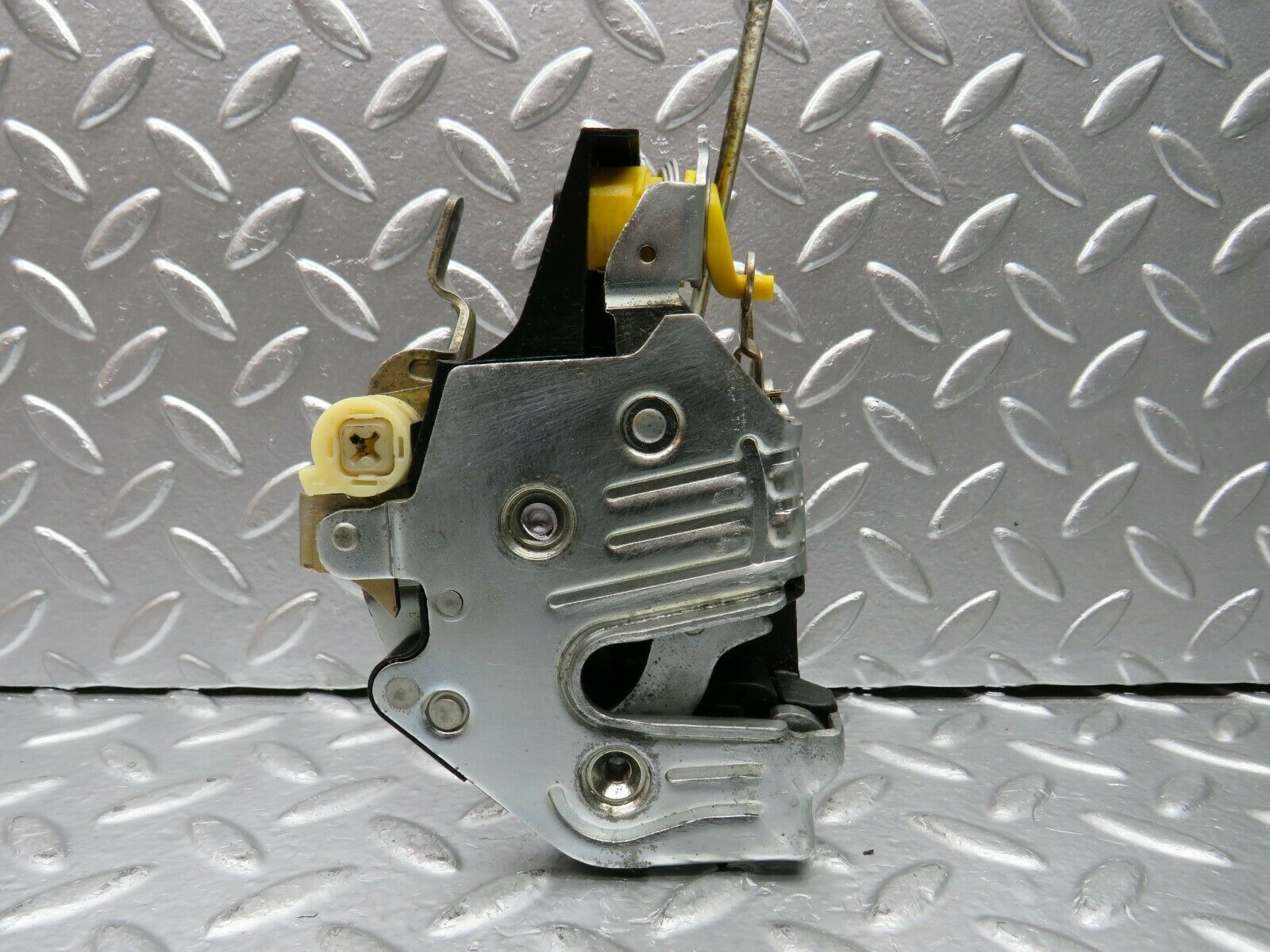 22622 Mercedes-Benz C124 E220 Coupe Left Door Lock Mechanism