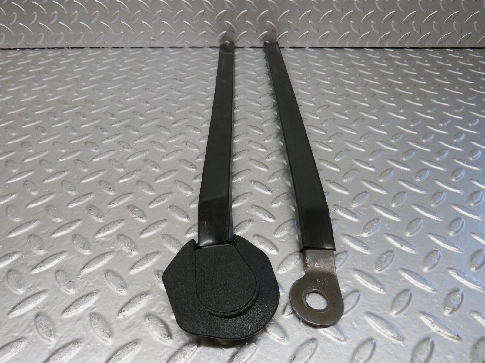 25571 Mercedes-Benz W123 200 Seat Belt Runner Pair