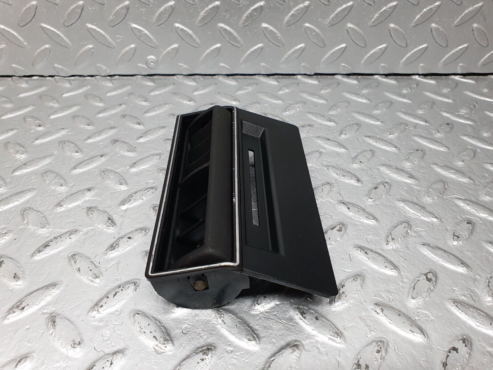 40984 Mercedes-Benz W126 300SE Centre Console Air Vent 1268300013