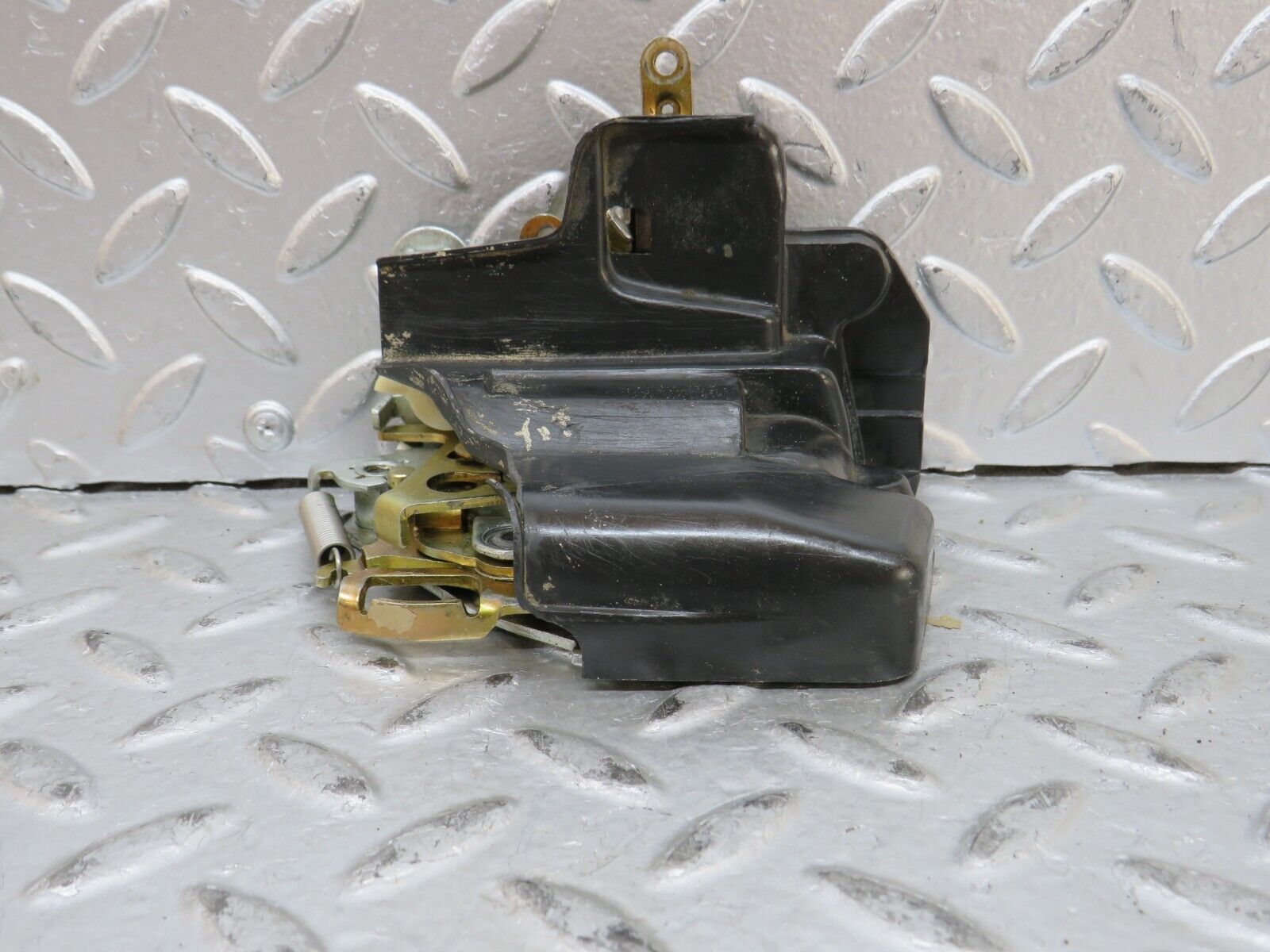 28289 Mercedes-Benz S123 240D Wagon Front Left Door Lock Mechanism 1237330108