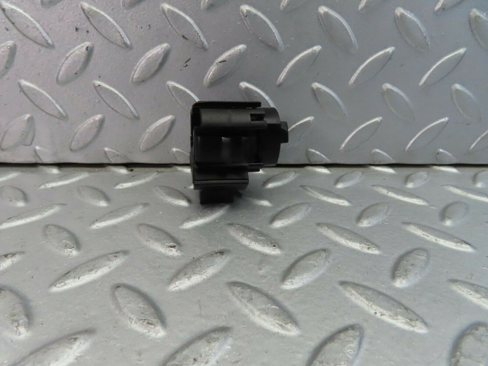 9447 Mercedes-Benz C124 300CE Coupe Gearbox Kickdown Switch