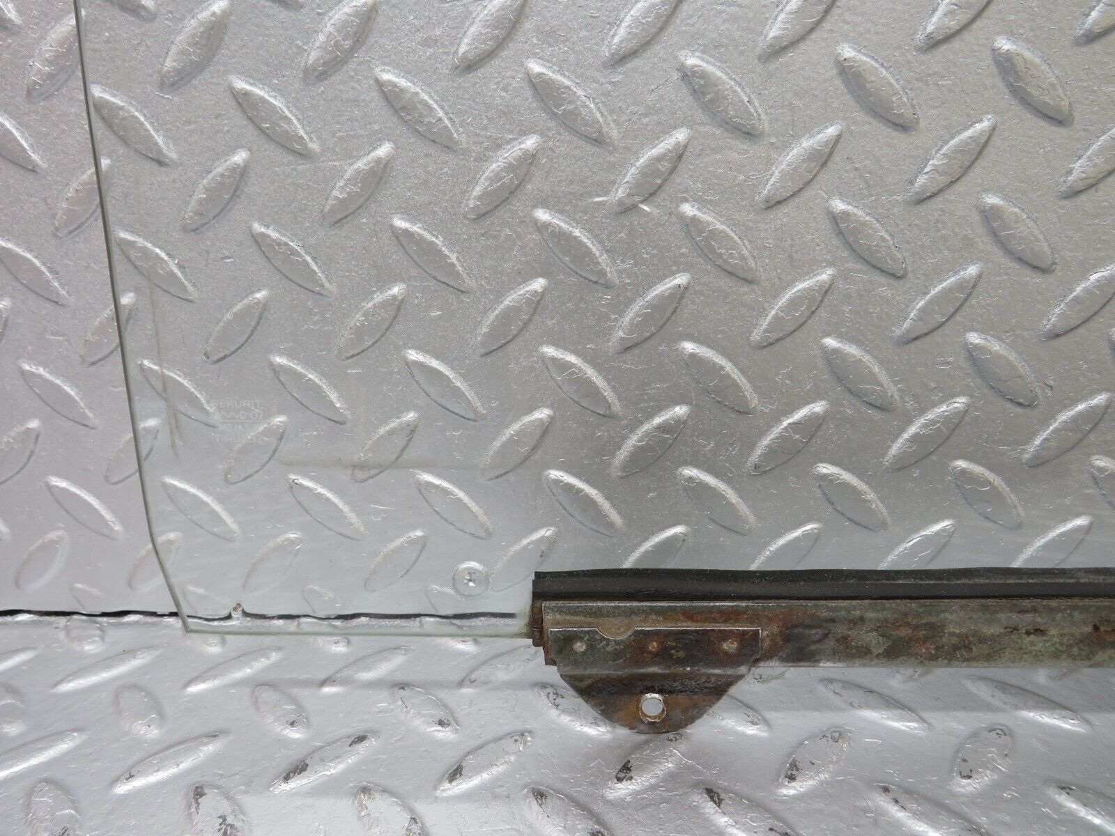 40270 Mercedes-Benz W110 230 Rear Left Door Window Glass