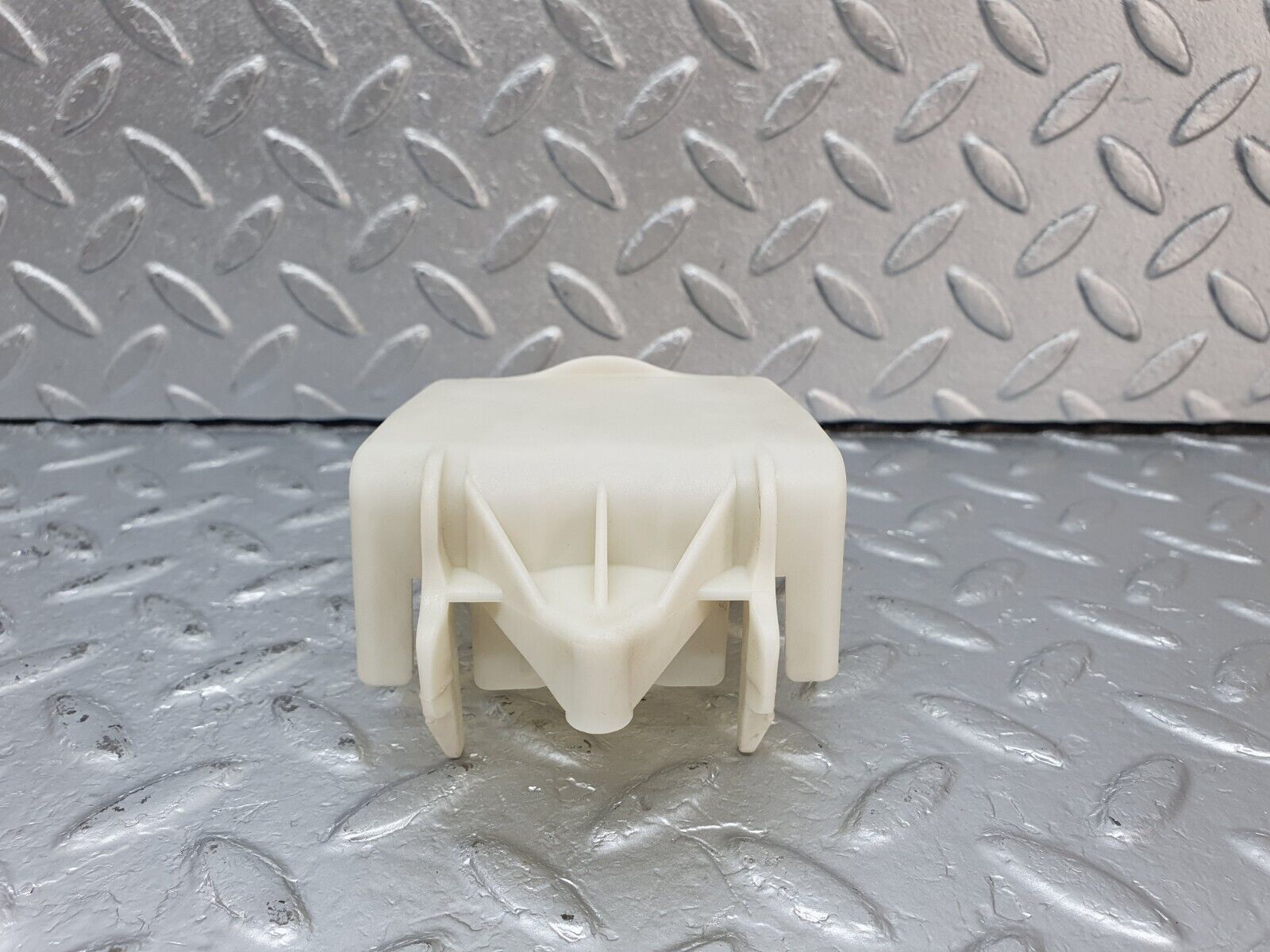 41590 Mercedes-Benz W124 200E Rear Door Lock Vacuum Actuator Cover 1248050590