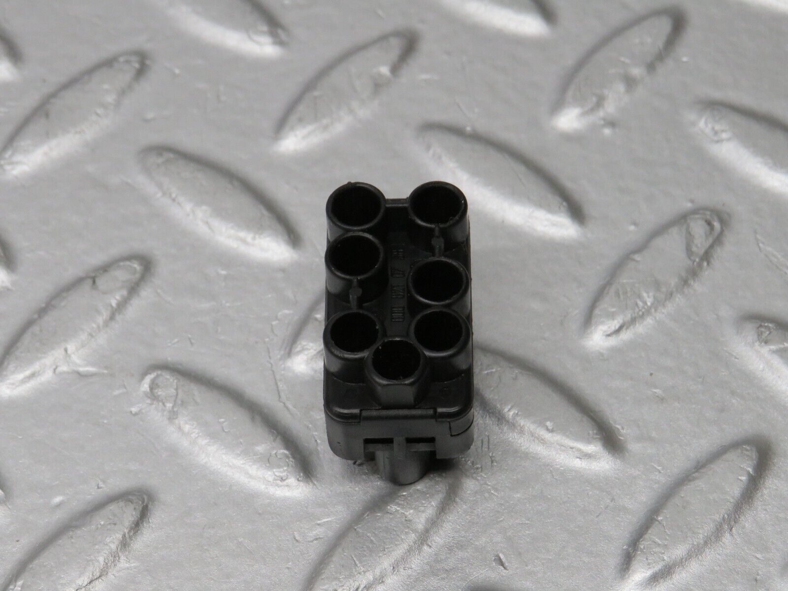 38959 Mercedes-Benz W201 190E 2.6L Wire Connector 0008212626 0008210738