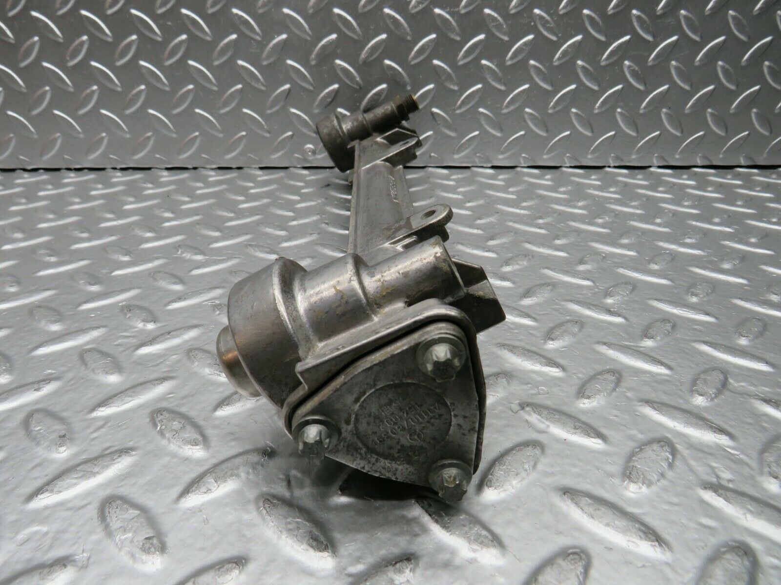 22571 Mercedes-Benz C124 E220 Coupe Fuel Injector Rail 1110780745