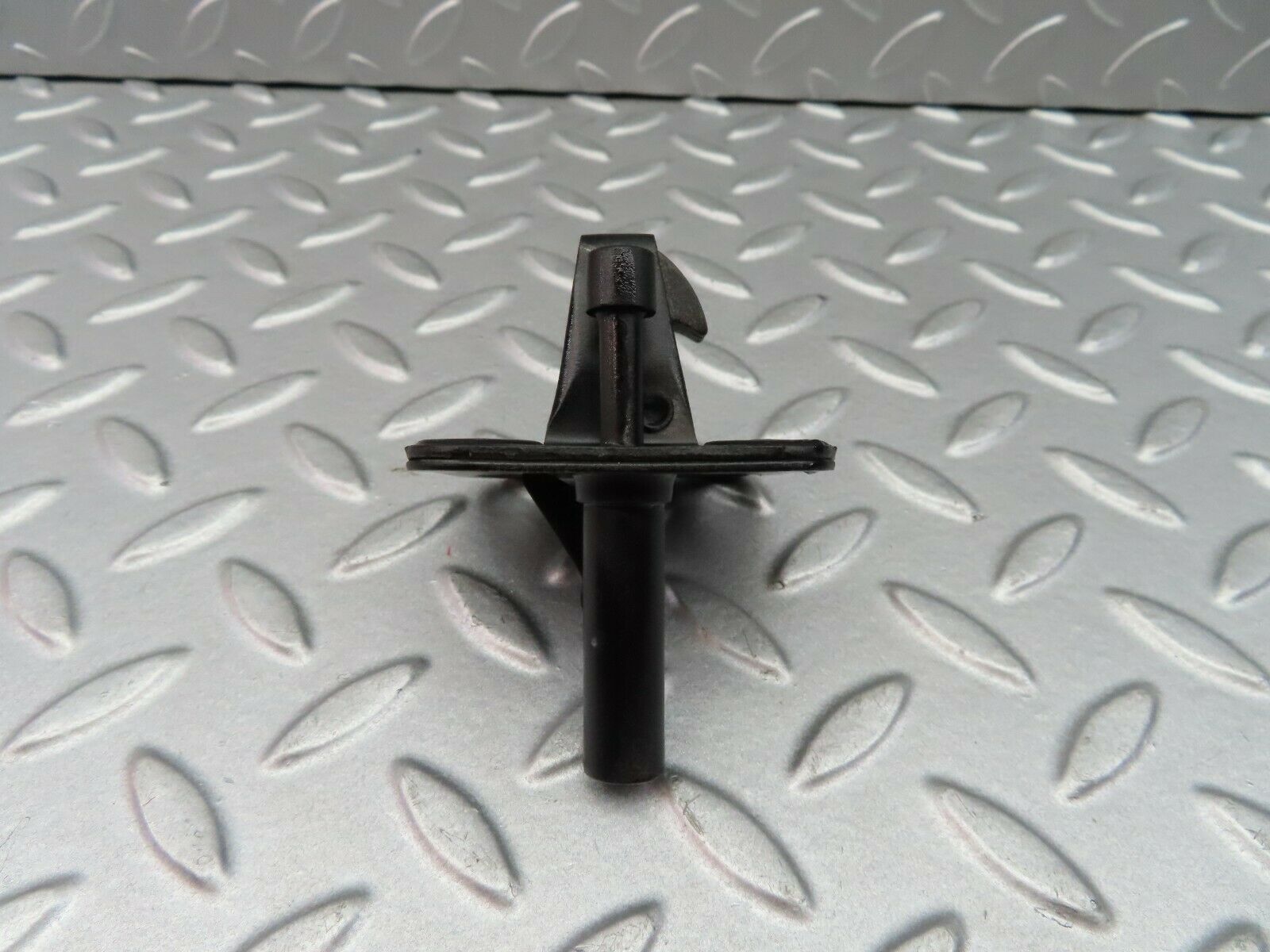 5782 Mercedes-Benz W123 200 Bonnet Lock Catch